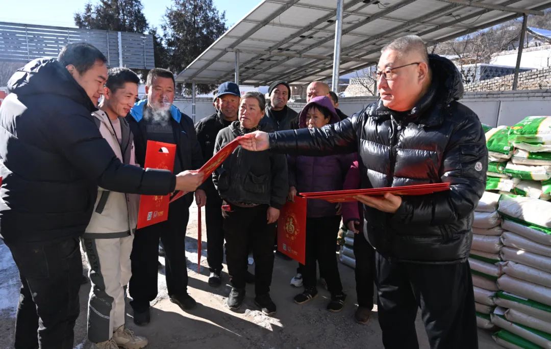 sunbet申搏深入帮扶村开展“迎新春 送温暖”走访慰问活动