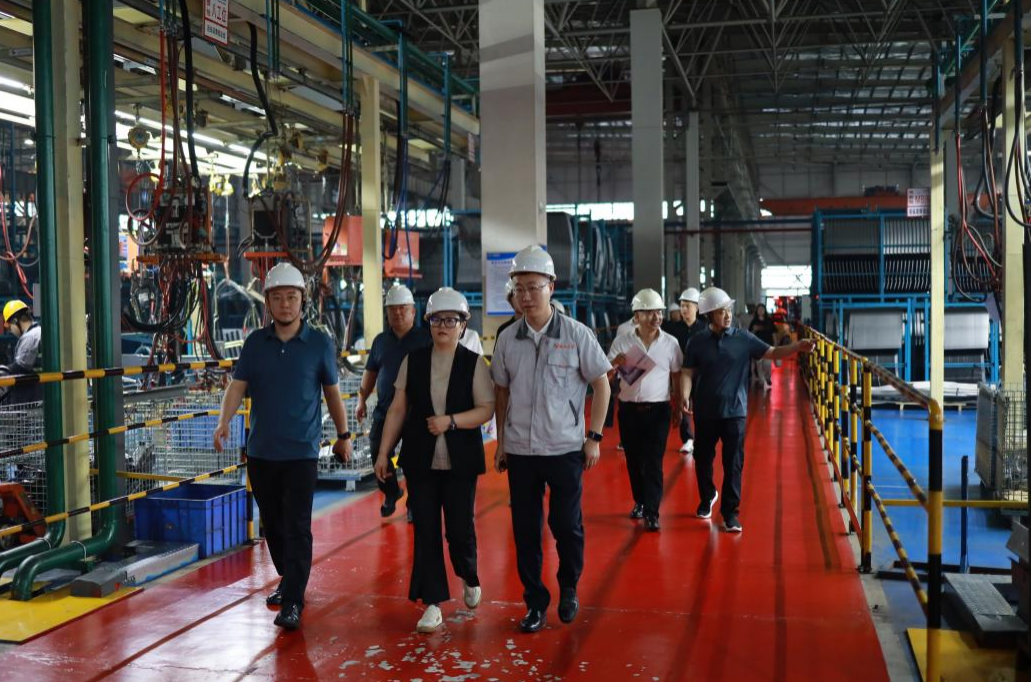 上党区人大常委会副主任杨阿艳一行莅临成功汽车调研